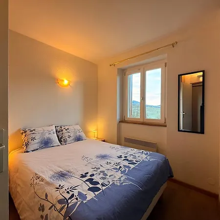 2 Pièces Avec Balcon Et Vue Sur Montagne - Fr-1-515-235 Appartement *